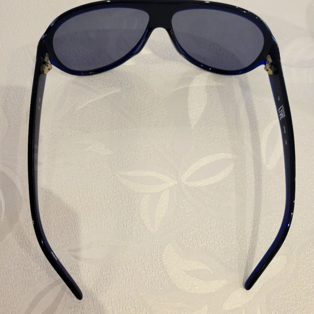 LACOSTE  White Frame Sunglasses with Blue Trim NEW - Picture 5 of 6